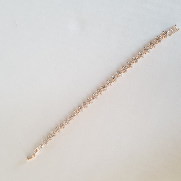 Cristal Gold Hearts Bracelet (7.5" Length) - Picture 6 of 10